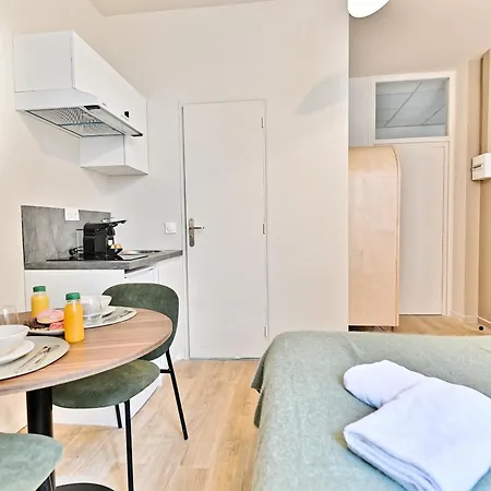 Cozy Air-conditioned For Comfort & Quiet Apartment *